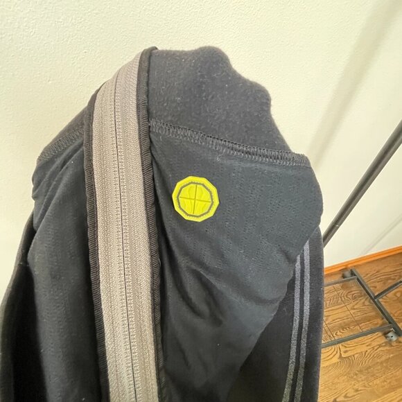 Lululemon Men's Full Zip Track Jacket, Black and Gray, Size Medium - Picture 4 of 8